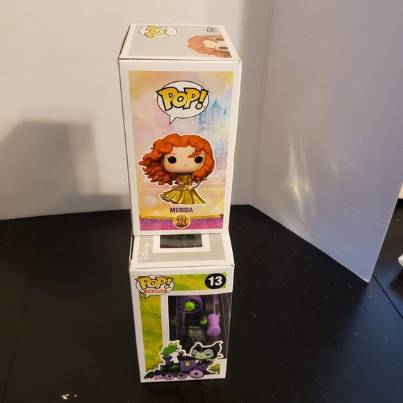 Disney Funkos Villains Train 13 Maleficient & 324 Merida with Exclusive Pin - Picture 4 of 9